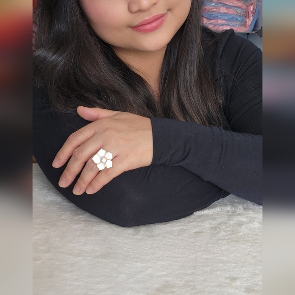 Mother of Pearl Ring - Picture 4 of 5